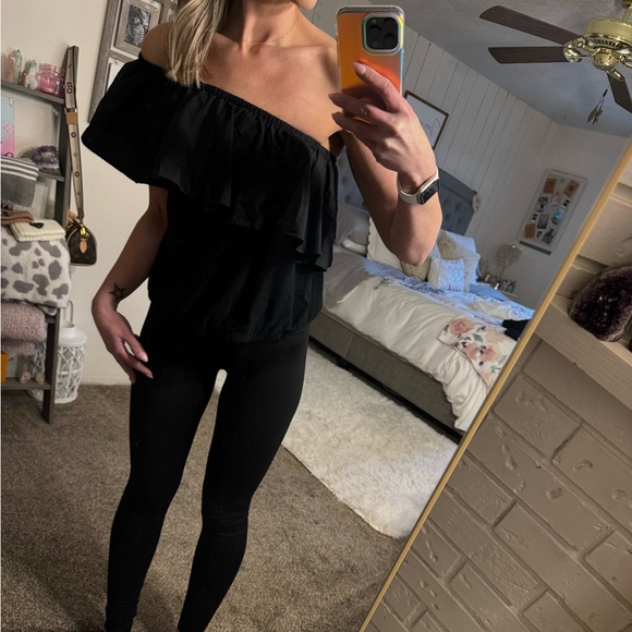Two off shoulder ruffle tops black & white - Picture 6 of 8